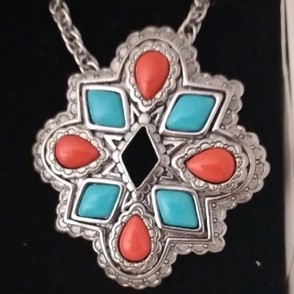 Vintage Silver Tone Pendant Brooch/Necklace Avon Cortume Jewelry